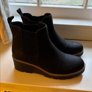 ✨ATHLEFIT Chelsea Wedge Boots ✨
